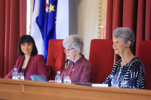 Lady aurelia young oscar nemon