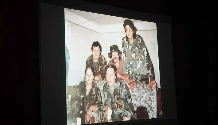 U Gradskom kazali&scaron;tu Joza Ivakić u Vinkovcima prikazan je dokumentarni film "Dom tehnike 1991. Borovo Naselje &ndash; Vukovar", posvećen poginulim, nestalim i umrlim hrvatskim braniteljima koji su sudjelovali u obrani toga položaja za Domovinskog rata.