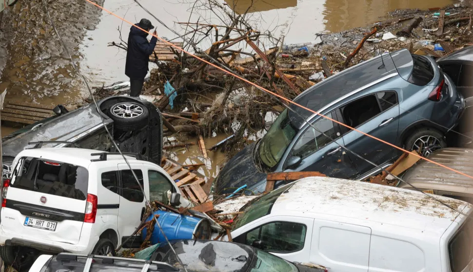 Dvoje poginulih u bujicama koje su pogodile Istanbul