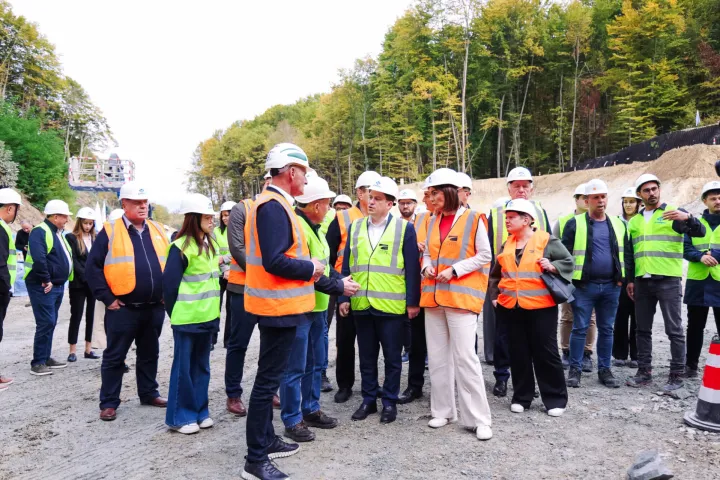 Potpredsjednik Vlade Republike Hrvatske i ministar mora, prometa i infrastrukture Oleg Butković, u pratnji županice Pože&scaron;ko-slavonske županije Antonije Jozić, župana Brodsko-posavske županije Danijela Maru&scaron;ića te predsjednika Uprave Hrvatskih cesta Ivice Budimira obi&scaron;ao je gradili&scaron;te brze ceste Požega (Brestovac) &ndash; Staro Petrovo Selo