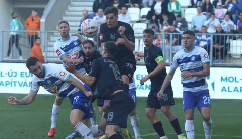Osijek 14. 03. 2026, Opus Arena, nogomet, Osijek - Gorica, SuperSport HNL 25/26. Arnel Jakupović (17) i Fran Karačić (29).snimio GOJKO MITIĆ