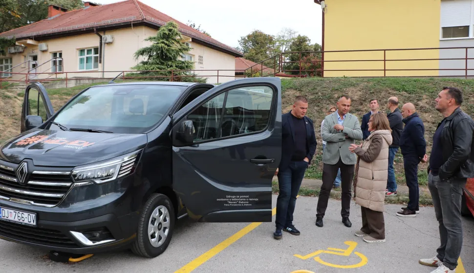 ĐakovoPrilagođeno kombi-vozilo za 53. rođendan Udruzi NevenListopad 2026.