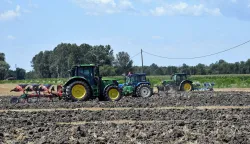 10.07.2026., Donja Bebrina - Udruga natjecatelja u oranju Brodsko-posavske zupanije, Ministarstvo poljoprivrede, sumarstva i ribarstva (Uprava za strucnu podrsku razvoju poljoprivrede) i Upravni odjel za gospodarstvo i poljoprivredu Brodsko-posavske zupanije, organizirali su 21. natjecanje oraca Brodsko-posavske zupanije. Natjecanje je odrzano uz prometnicu Trnjanski Kuti - Donja Bebrina u Opcini Klakar na parceli OPG-a domacina natjecanja Tomislava Blazevca iz Donje Bebrine. Pobjednici u kategoriji pluga ravnjaka i pluga premetnjaka stjecu pravo za sudjelovanje na 22. natjecanju oraca Republike Hrvatske koje ce se održati 31.07-01.08.2026. u Primorsko-goranskoj zupaniji. Photo: Ivica Galovic/PIXSELL