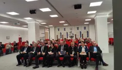VUKOVARDržavni arhiv u Vukovaru, vukovarsko Veleučili&scaron;te "Lavoslav Ružička", Memorijalni centar Domovinskog rata, Ogranak Matice hrvatske i Slavonska udruga Hercegovaca "Blago Zadro", u povodu 35. obljetnice Vukovarske bitke i pogibije Blage Zadre, organizatori su dvodnevnog znanstveno-stručnog kolokvija "Blago Zadro &ndash; heroj u osvit slobode", posvećenog jednom od najistaknutijih zapovjednika obrane Vukovara i simbolu hrabrosti hrvatskih branitelja.2026.