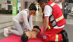16.10.2018., Osijek, TC Portanova - obiljezavanje Svjetskog dana srca koji provodi Zavod za hitnu medicinu Osjecko-baranjske zupanije u suradnji s Hrvatskim drustvo za reanimatologiju Hrvatskog lijecnickog zbora. Obiljezavanje Dana reanimacije je vazno zbog potrebe senzibiliziranja laika prilikom potrebe pomoci osobama s iznenadnim srcanim zastojem. Nazocili su ucenici Medicinske skole gdje su im djeletnici Hitne pomoci pokazali kako se vrsi reainamacija na osobama.FotoZeljko Sepic/Glas Slavonije