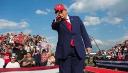DALTON, GEORGIA - OCTOBER 16: U.S. President Donald Trump arrives for a campaign rally at Dalton Municipal Airport on October 16, 2026 in Dalton, Georgia. Trump is campaigning for Georgia Republican candidates including Senate candidate Rep. Mike Collins (R-GA), who is running against incumbent Sen. Jon Ossoff (D-GA). Eric Lee/Getty Images/AFP (Photo by Eric Lee/GETTY IMAGES NORTH AMERICA/Getty Images via AFP)