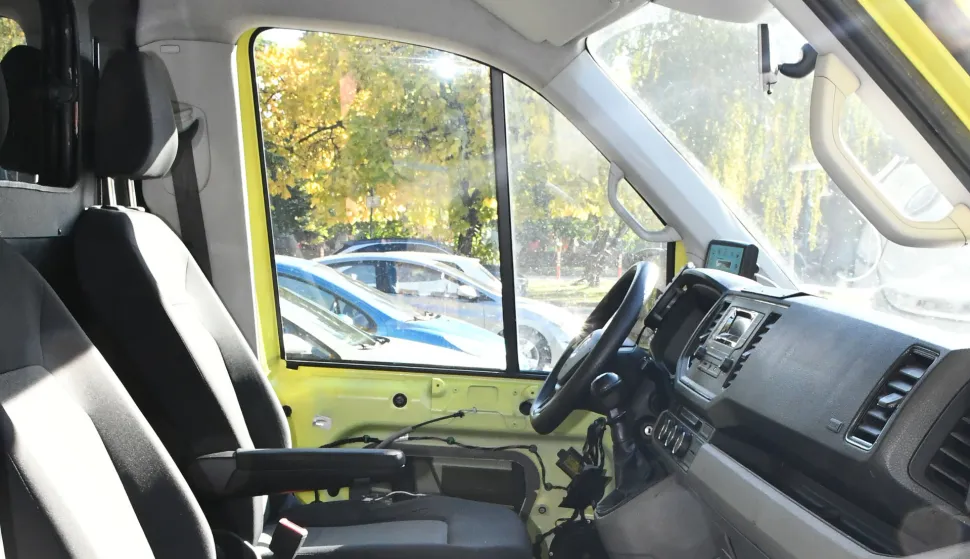17.10.2026.,Slavonski Brod - Vozilo Hitne medicinske pomoci kroz koje je na autocesti A3 u blizini Luzana pogodjeno streljivom jos netuvrdjenog kalibra ozlijedivsi 35-godisnjeg suvozaca, medicinskog djelatnika. Branko Godic, ravnatelj Zavoda za hitnu medicinu Brodsko-posavske zupanije. Photo: Ivica Galovic/PIXSELL