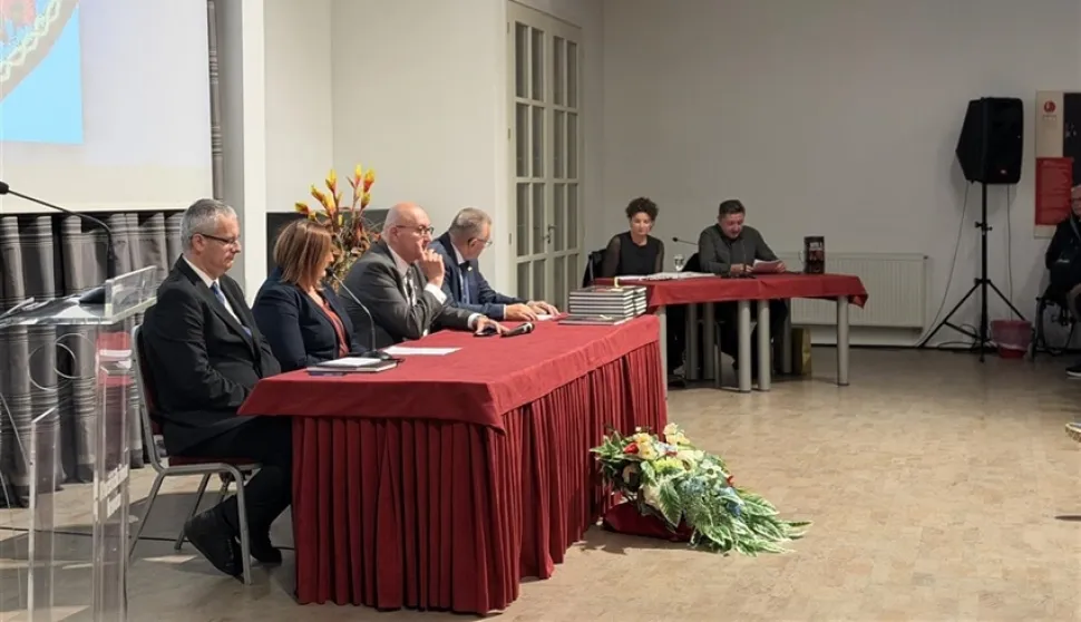 VUKOVARNa dan kada je Vukovar obilježio 35. godi&scaron;njicu pogibije Blage Zadre i Alfreda Hilla, u Kući Lavoslava Ružičke predstavljena je knjiga "Atila vukovarski" autora Drage Adžage i suradnika. listopad 2026.