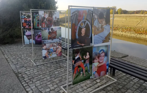 U sklopu događanja "Pronađi se &ndash; Grad koji pamti", Udruga Breza postavila je izložbu vi&scaron;e od 300 fotografija koje donose retrospektivu 22 godine Festivala Zemlja bez granica. 