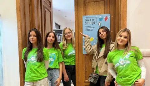 Gradsku knjižnicu i čitaonicu posjetile su učenice trećeg razreda gimnazije i četvrtog razreda ekonomske &scaron;kole Srednje &scaron;kole Valpovo, sudionice volonterskog projekta "72 sata bez kompromisa"listopad 2026.