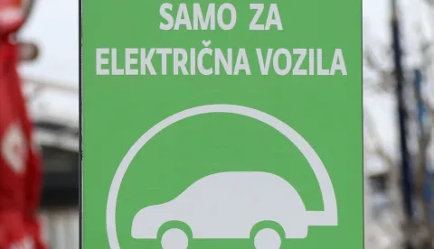 24.04.2018., Sibenik - Kupnju elektricnog automobila drzava ce sufinancirati 40% kroz mjere koje ce stupiti na snagu sutra. Photo: Dusko Jaramaz/PIXSELL 