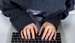 Top view and close up Asian hacker boy typing on laptop computer keyboard on with backgroundhaker laptop internet prijevare ilustracijafreepik