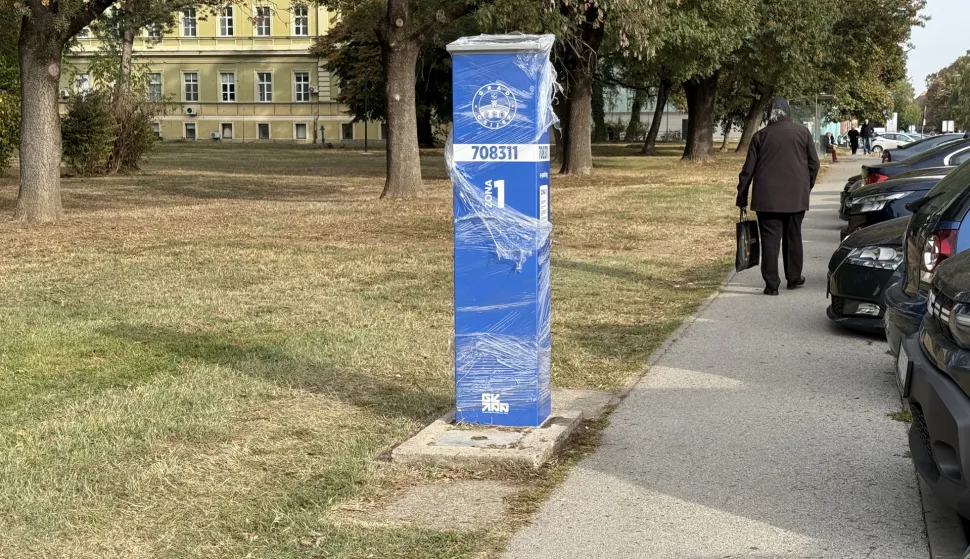 Osijek, 15. 10. 2026., Huttlerova ulica, KBC Osijek, automat za naplatu parkinga, parkirni automat, naplata parkinga, I. zona, SNIMIO BRUNO JOBST
