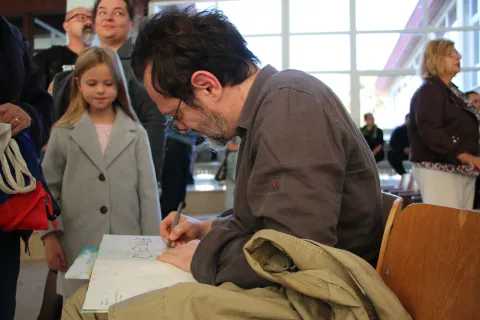 Svjetski poznati ilustrator Tomislav Torjanac vratio se u svoju &scaron;kolu nakon 35 godina: &bdquo;Tu je počela moja priča&rdquo;