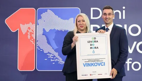 Josip Romić, vinkovački gradonačelnik na preuzimanju nagrade