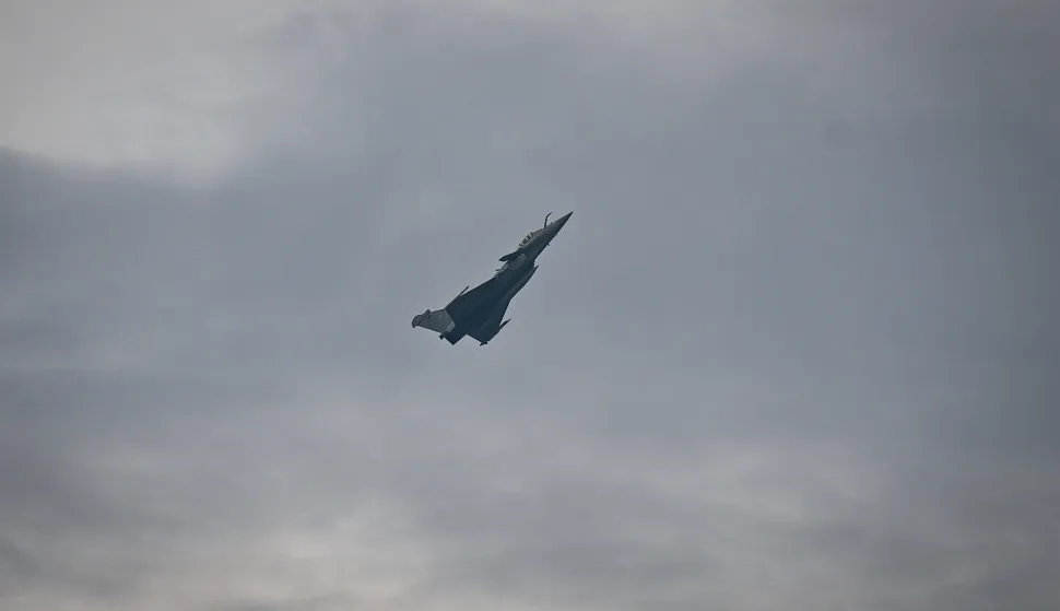  U vojarni "Pukovnik Marko Živković" na Plesu u srijedu je održana prezentacija zajedničkih aktivnosti hrvatskih i francuskih eskadrila opremljenih vi&scaron;enamjenskim borbenim avionima Rafale, a zrakoplovni tehničari zajedno surađuju u održavanju Rafalea, priopćilo je Ministarstvo obrane RH.
