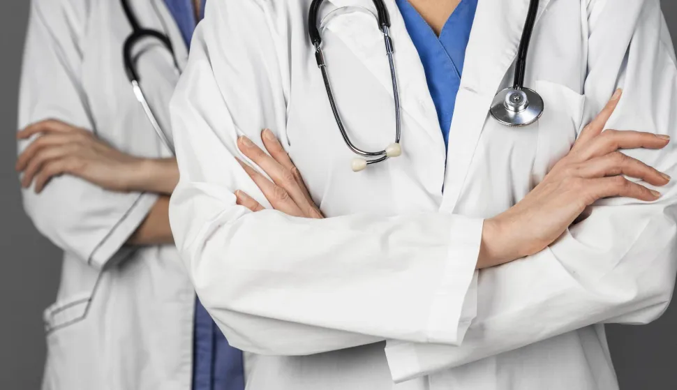 liječnik liječnica doktor bolnica medicina stetoskop kuta ilustracija freepik