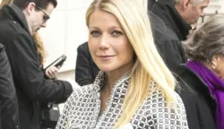 epa05127045 US actress Gwyneth Paltrow arrives for the presentation of the Spring/Summer 2016 Haute Couture collection by German fashion designer Karl Lagerfeld for Chanel during the Paris Fashion Week, in Paris, France, 26 January 2016. The presentation of the Haute Couture collections runs from 24 to 28 January. EPA/ETIENNE LAURENT------MOZAIK, 1 stupac