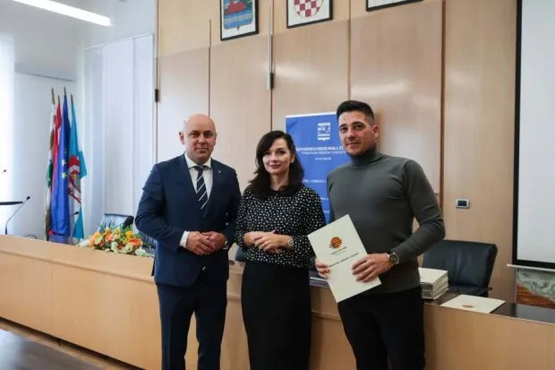 VINKOVCIVukovarsko-srijemska županija dodijelila je 83 ugovora o financijskim potporama za razvoj poslovanja gospodarskih subjekata, za &scaron;to je u proračunu osigurano 330.000 eura. listopad 2026