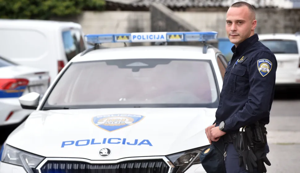 Zagreb, 08.10.2026 (nedeljni broj) - policajac i DVD vatrogasac IvanTrlin, uz pricu M.Furjan.foto Davor Kovacevicnedeljni broj