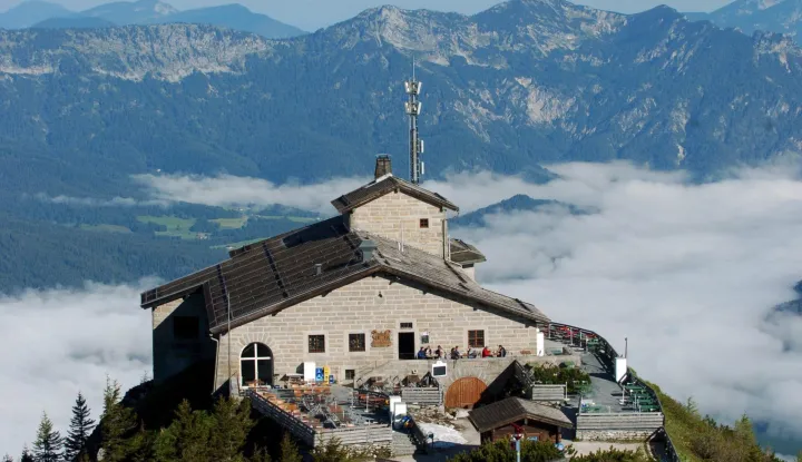 epa01356370 (FILE) - A file pictured dated 21 June 2004 showing the Kehlsteinhaus also known as 'the Eagle's Nest' on the 1835 metre tall Kehlstein mountain in Brechtesgaden, Germany. A fire alarm went off on 24 May 2008 at Hitler's former holiday home. The cause of the alarm is not yet known. About 500 guests had to be evacuated. EPA/PETER KNEFFEL