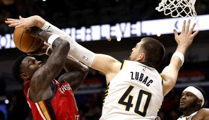 NEW ORLEANS, LOUISIANA - OCTOBER 21: Ivica Zubac #40 of the Indiana Pacers blocks the shot of Zion Williamson #1 of the New Orleans Pelicans during the second quarter of an NBA game at Smoothie King Center on October 21, 2026 in New Orleans, Louisiana. NOTE TO USER: User expressly acknowledges and agrees that, by downloading and or using this photograph, User is consenting to the terms and conditions of the Getty Images License Agreement. Sean Gardner/Getty Images/AFP (Photo by Sean Gardner/GETTY IMAGES NORTH AMERICA/Getty Images via AFP)