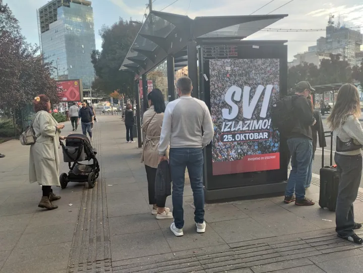 Beograd, 25.10.2026. - U Srbiji su u nedjelju od sedam sati otvorena birali&scaron;ta za prijevremene parlamentarne izbore koji bi, u jeku dvogodi&scaron;nje političke i dru&scaron;tvene krize, u utrci između vladajućeg SNS-a Aleksandra Vučića i studentskog pokreta mogli odrediti buduće mjesto zemlje na političkoj karti regije i Europe. foto HINA/ Velimir ILIĆ/ ml