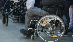 06.10.2025., Knin - Prosvjed roditelja zbog ukidanja pomocnika u nastavi. Roditeljima su podrsku dosli dati i brojni gradjani. Photo: Hrvoje Jelavic/PIXSELL Photo: Hrvoje Jelavic/PIXSELL