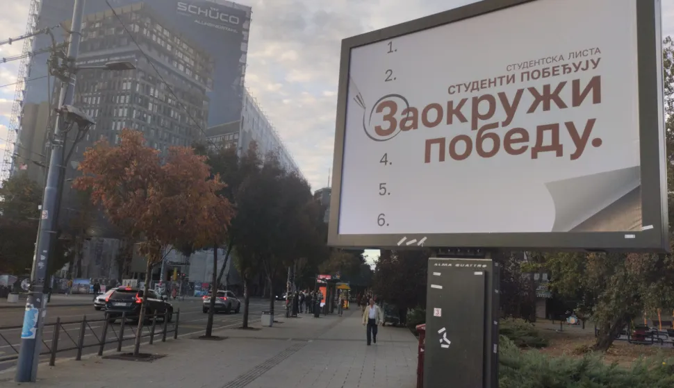 Beograd, 25.10.2026. - U Srbiji su u nedjelju od sedam sati otvorena birali&scaron;ta za prijevremene parlamentarne izbore koji bi, u jeku dvogodi&scaron;nje političke i dru&scaron;tvene krize, u utrci između vladajućeg SNS-a Aleksandra Vučića i studentskog pokreta mogli odrediti buduće mjesto zemlje na političkoj karti regije i Europe. foto HINA/ Velimir ILIĆ/ ml