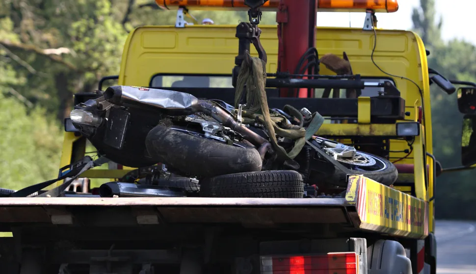 05.08.2012., Velika Gorica - U prometnoj nesreci koja se dogodila dva kilometra od mjesta Mala Buna dvije osobe su poginule. Oko 5,35 sati motocikl, koji je vozio u smjeru Velike Gorice, sletio je s ceste.Ocevid je u tijeku. "n"nPhoto: Davor Puklavec/PIXSELL"n