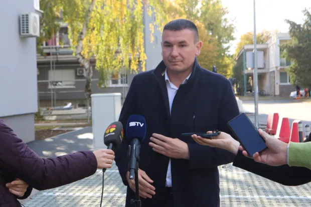 Osijek, 26. 10. 2026, Drinska ulica 10a i 10l. Gradonačelnik Ivan Radić obi&scaron;ao zavr&scaron;ne radove na uređenju prkirali&scaron;ta... Igor Pandžićsnimio GOJKO MITIĆ