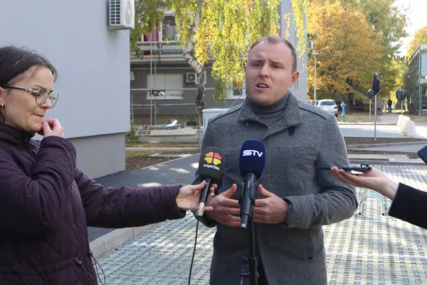 Osijek, 26. 10. 2026, Drinska ulica 10a i 10l. Gradonačelnik Ivan Radić obi&scaron;ao zavr&scaron;ne radove na uređenju prkirali&scaron;ta... Tomislav Kurevija, predsjednik GČ Industrijska četvrt.snimio GOJKO MITIĆ