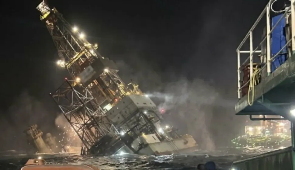 Caption:Naftna platforma tvrtke Borr Drilling izgubila je stabilnost i potonula
