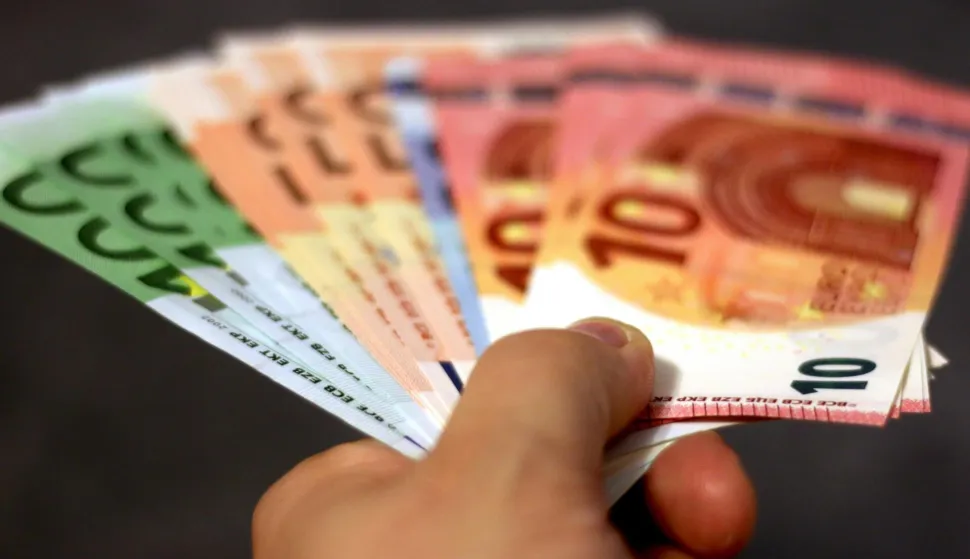 plaća, novac, euro, euri