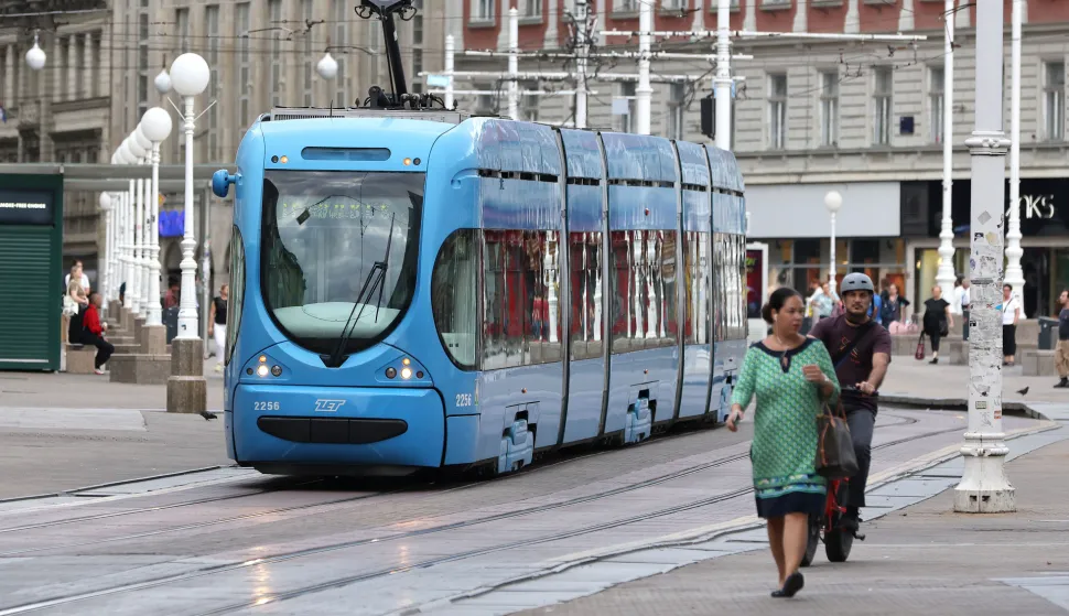 18.08.2025., Zagreb - ZET danas obiljezava 115. godina otkako je prvi elektricni tramvaj poceo voziti ulicama Zagreba. U duhu proslih vremena od poslijepodnevnih sati na voznju ce simbolicno krenuti i linija 21, na svojoj vec uobicajenoj kruznoj trasi legendarni muzejski tramvaj M-24 s prikolicom Kosak, otvorit ce svoja vrata na Ljubljanici od 17 sati. Photo: Patrik Macek/PIXSELL