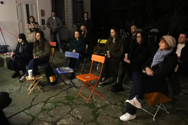 Osijek, 27. 10. 2026, Vukovarska 3. U sklopu projekta Kultura na asfaltu, gostovali su osječka pjesnička ekipa, Na krajičku jezika koju ćine Bruno Koić, Mislav Brato&scaron; i Slavko Babića.snimio GOJKO MITIĆ