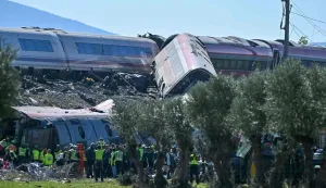 Emergency services work at the site of a train crash between a high speed Renfe AVE train and Iryo train around 150kms south of Madrid between Urda and Los Yebenes in the province of Toledo, on October 28, 2026. (Photo by Javier SORIANO/AFP)