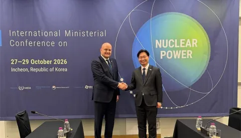 Ministar gospodarstva Ante &Scaron;u&scaron;njar tijekom svog dvodnevnog radnog posjeta Republici Koreji predstavio je hrvatske energetske prioritete i mogućnosti snažnijeg povezivanja hrvatskih i korejskih poduzeća, posebice u području energetike i obrambene industrije, izvijestili su u četvrtak iz Ministarstva.