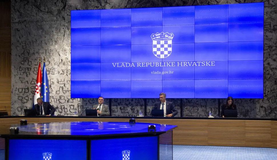 Zagreb, 29.10.2026. - Vlada je na sjednici donijela uredbu kojom je odredila visinu minimalne plaće za 2027. godinu. Na dnevnom redu su, između ostalog, i izmjene Zakona o predstavničkim tužbama za za&scaron;titu kolektivnih interesa i prava potro&scaron;ača, koji se usklađuje s europskim zakonodavstvom s ciljem osiguravanja sveobuhvatne za&scaron;tite potro&scaron;ačkih prava kroz predstavničku tužbu. Na slici predsjednik Vlade Andrej Plenković.foto HINA/ Sa&scaron;a KOLJAN/ sk
