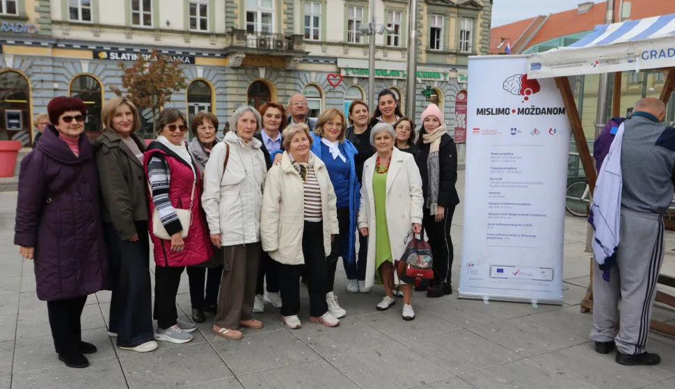 Osijek, 29. 10. 2026, Trg Ante Starčevića, mjerenje tlaka, &scaron;ečera i savjetovanje uz Dan moždanog udara.snimio GOJKO MITIĆ