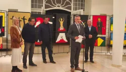 VUKOVARU Hrvatskom domu Vukovar otvorena je izložba "Pobjeda čovječnosti" autora prof. dr. sc. Veljka Đorđevića, uglednoga hrvatskog psihijatra koji je iskustvo posjeta Ovčari pretočio u književno i likovno svjedočanstvo o jednom od najtežih zločina Domovinskog rata.listopad 2026.