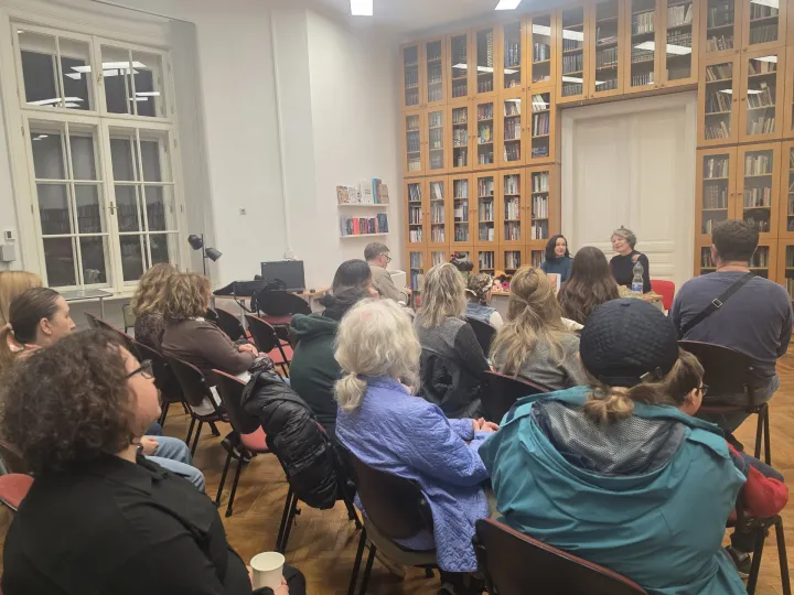 U Gradskoj i sveučili&scaron;noj knjižnici Osijek predstavljene su tri zbirke poezije Slavice Cvitanu&scaron;ić koja nadahnuće pronalazi u svakodnevnom životu, obitelji, prirodi i ljudima koji je okružuju