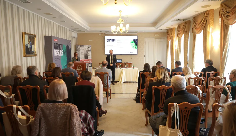 Osijek, 30. 10. 2026., Hotel Waldinger, Otpad kao resurs, stručni skup, panel rasprava, Glas SlavonijeSNIMIO BRUNO JOBST