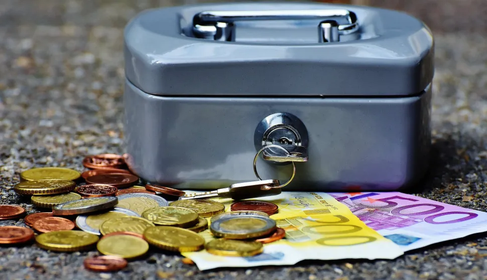 &scaron;tednja novac novčanice kovanice euro