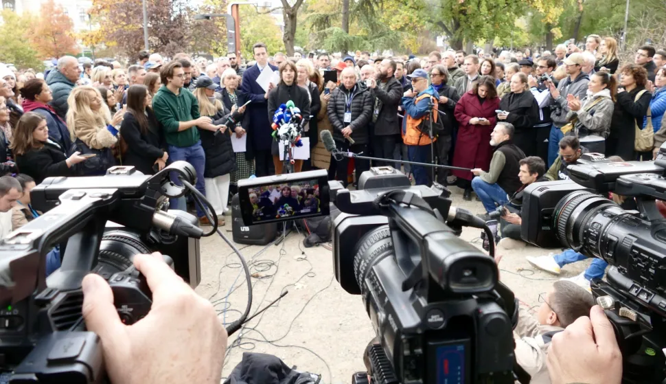 Beograd, 29.10.2026. - Studentski pokret zatražio je u četvrtak, poslije nedjeljne pobjede Studentske liste -Studenti pobjeđuju na parlamentarnim izborima, bržu tranziciju vlasti i ostavke čelnika u policiji, obavje&scaron;tajnim službama, pravosuđu, te hitan popis zatečenog stanja i sprječavanje uni&scaron;tavanja dokumentacije u javnim institucijama. foto HINA/ FoNet/Ognjen Stevanović/ tm