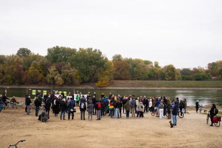 Osijek, 31. 10. 2026., Prosvjed Za zeleni Pampasprosvjed; građanska inicijativa Za zeleni Pampas; Pampas; Drava; brana; ekologija; okoli&scaron;; građani; prosvjednici
