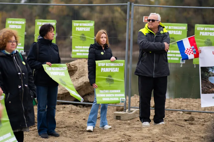 Osijek, 31. 10. 2026., Prosvjed Za zeleni Pampasprosvjed; građanska inicijativa Za zeleni Pampas; Pampas; Drava; brana; ekologija; okoli&scaron;; građani; prosvjednici