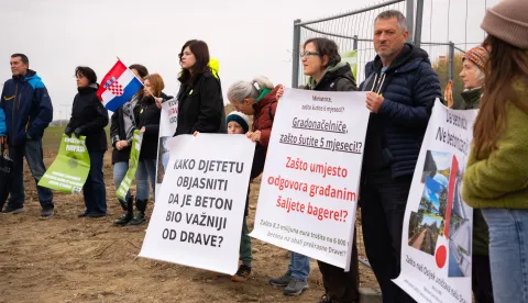 Osijek, 31. 10. 2026., Prosvjed Za zeleni Pampasprosvjed; građanska inicijativa Za zeleni Pampas; Pampas; Drava; brana; ekologija; okoli&scaron;; građani; prosvjednici