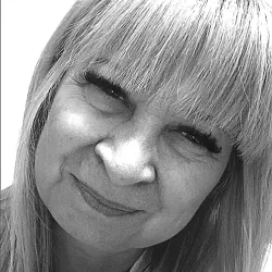 RENATA HLAJ rođ. UREMOVIĆ